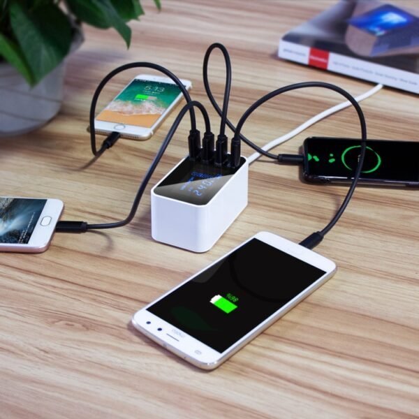 CDA30 20W 3 USB Ports + USB-C / Type-C Ports Multi-function Charger with LED Display, US Plug - Image 13
